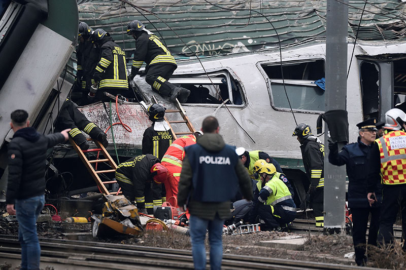 2018-01-25T081356Z_1_LYNXMPEE0O0D3_RTROPTP_4_ITALY-ACCIDENT-TRAIN.JPG
