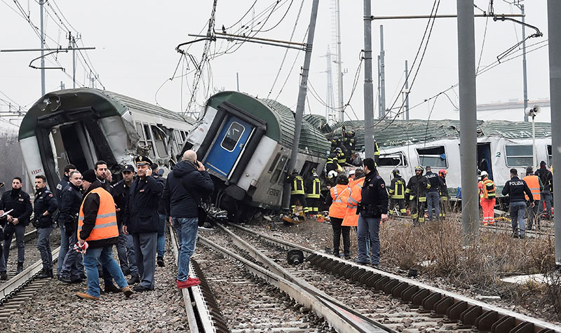 2018-01-25T081356Z_1_LYNXMPEE0O0D4_RTROPTP_4_ITALY-ACCIDENT-TRAIN.JPG