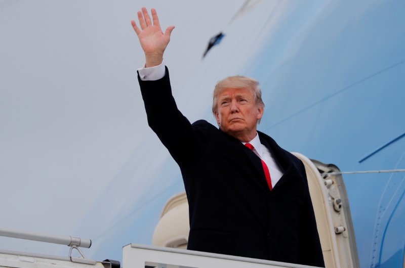 2018-01-28T223835Z_3_LYNXMPEE0R0WX_RTROPTP_3_DAVOS-MEETING-TRUMP.JPG