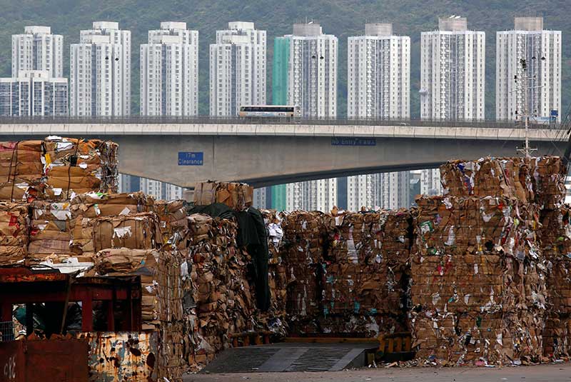 2018-01-31T062905Z_1_LYNXMPEE0U0A2_RTROPTP_4_HONGKONG-RUBBISH.JPG