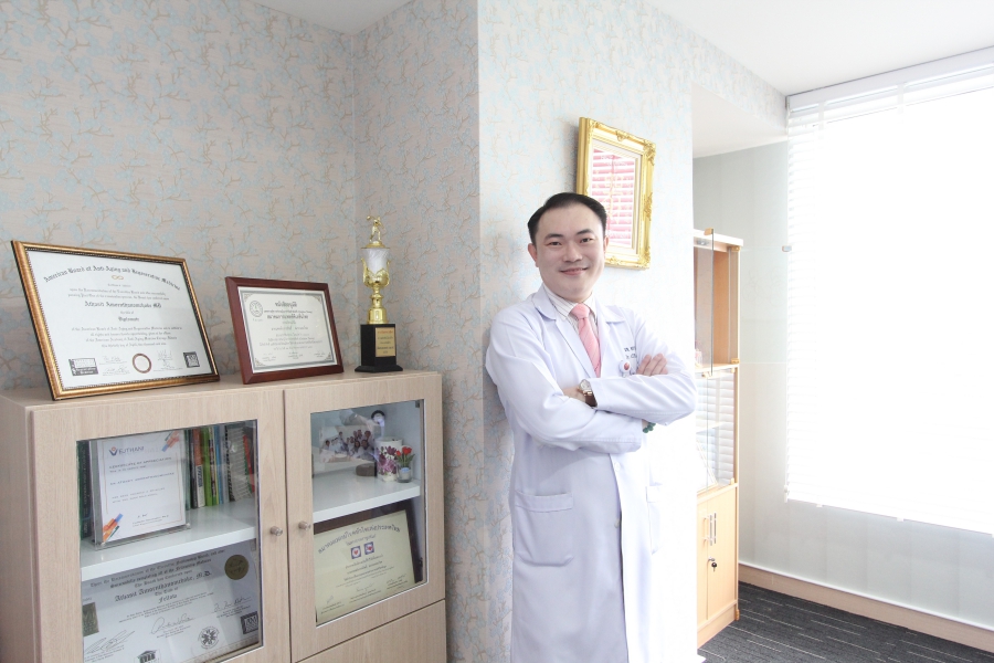 Anti-aging Specialist at Dr. Athasit Amornthanomchoke.JPG
