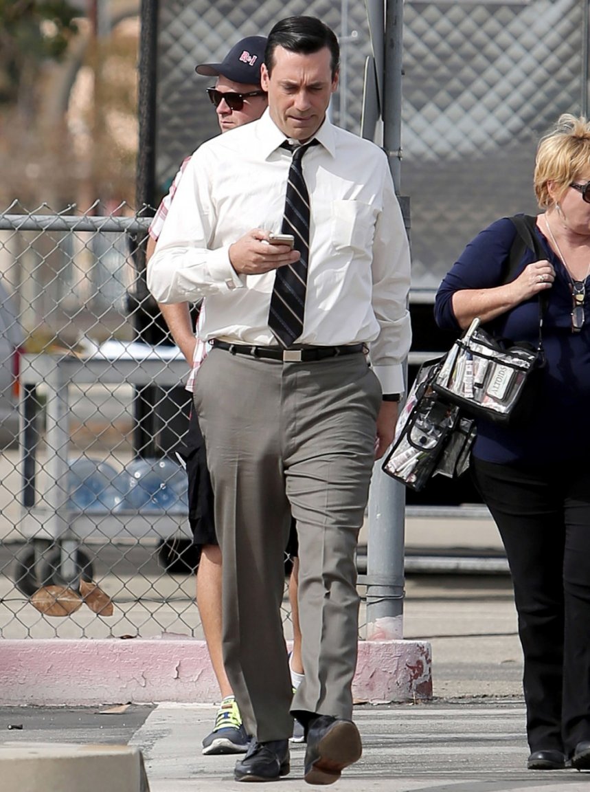 1383931413_jon-hamm-zoom-1024x1374.jpg