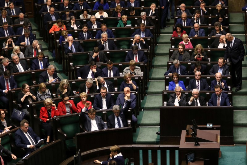 2018-01-31T234038Z_1_LYNXMPEE0U1W7_RTROPTP_3_POLAND-JUDICIARY.JPG