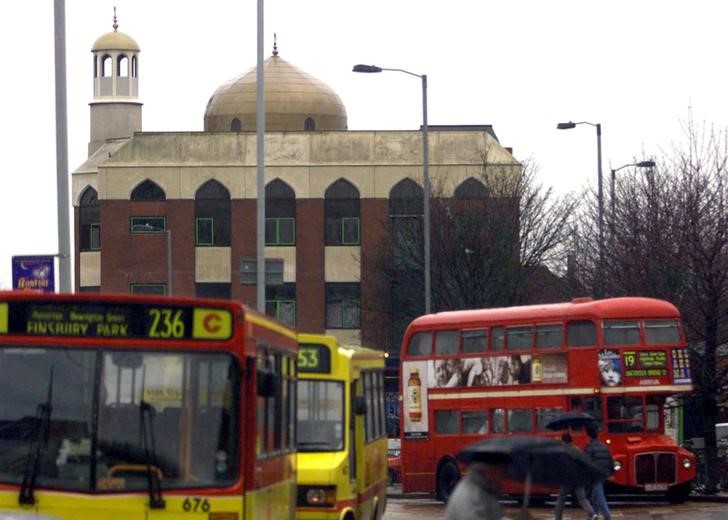 2018-02-01T160850Z_1_LYNXMPEE1032R_RTROPTP_3_BRITAIN-SECURITY-MOSQUE.JPG