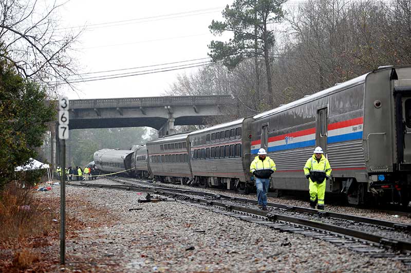 2018-02-04T174331Z_1_LYNXMPEE130E8_RTROPTP_4_USA-TRAIN.JPG