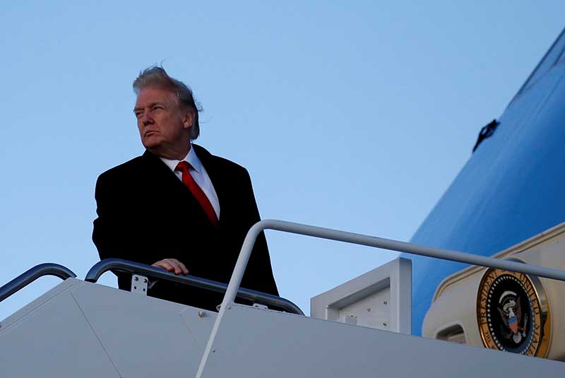 2018-02-04T223138Z_2_LYNXMPEE130HV_RTROPTP_4_USA-TRUMP.JPG
