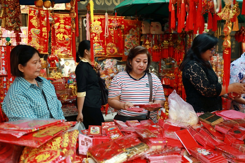 2018-02-05T102900Z_1_LYNXMPEE140Q8_RTROPTP_4_LUNAR-NEWYEAR-THAILAND-TOURISM.JPG