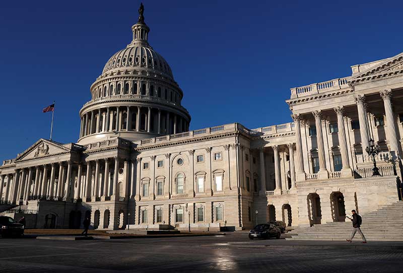 2018-02-09T000158Z_2_LYNXMPEE171H5_RTROPTP_4_USA-CONGRESS-SHUTDOWN.JPG