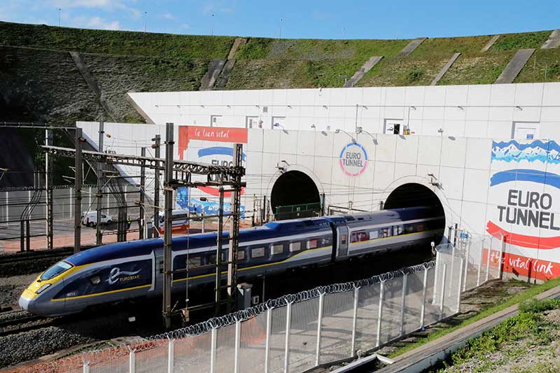2018-02-09T173415Z_1_LYNXMPEE181GW_RTROPTP_4_BRITAIN-EUROSTAR-AMSTERDAM.JPG