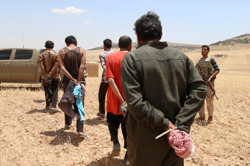 2018-02-11T205813Z_1_LYNXMPEE1A0LY_RTROPTP_3_MIDEAST-CRISIS-SYRIA-MANBIJ.JPG