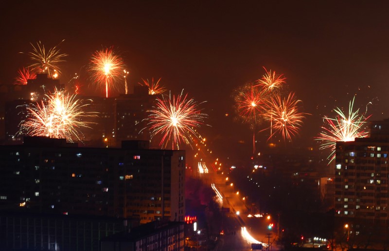2018-02-11T231849Z_1_LYNXMPEE1A0NF_RTROPTP_3_LUNAR-NEWYEAR.JPG