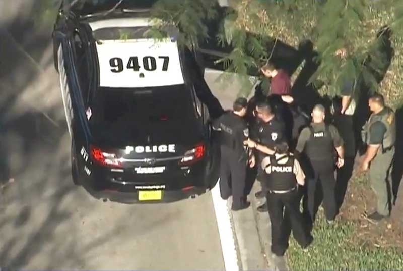 2018-02-14T224609Z_1_LYNXNPEE1D255_RTROPTP_4_FLORIDA-SHOOTING.JPG