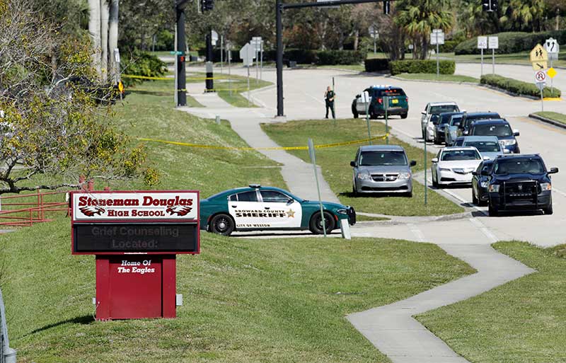 2018-02-15T231009Z_1_LYNXNPEE1E23K_RTROPTP_4_FLORIDA-SHOOTING.JPG
