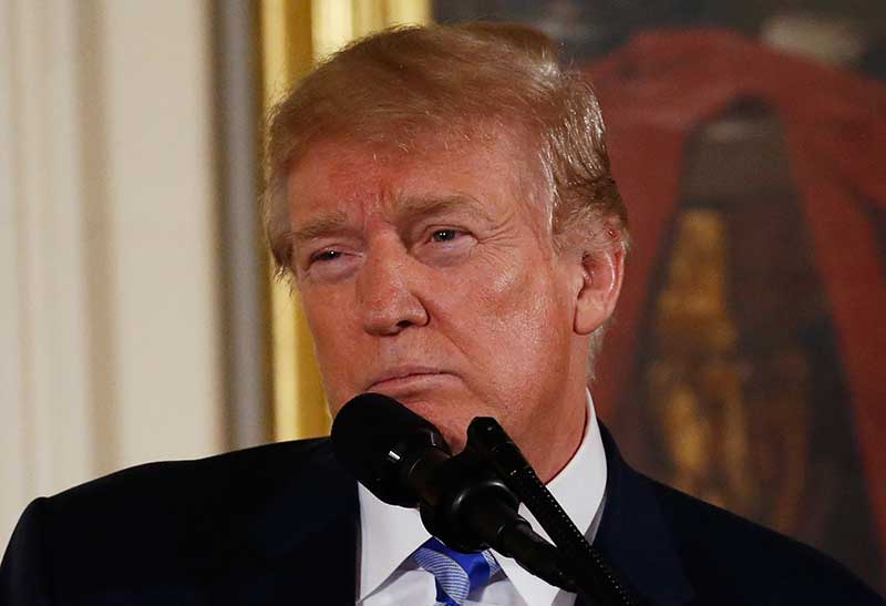 2018-02-20T211119Z_1_LYNXNPEE1J1Y3_RTROPTP_4_USA-TRUMP-MEDAL.JPG