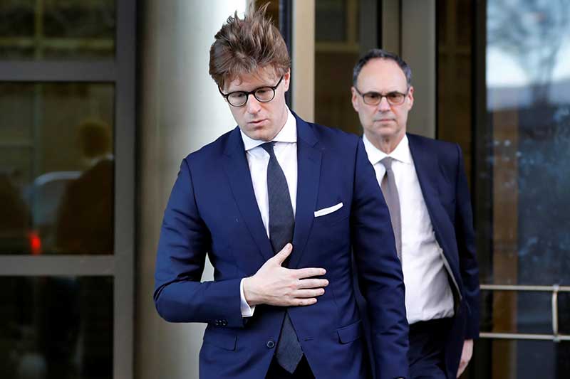 2018-02-20T222608Z_1_LYNXNPEE1J22N_RTROPTP_4_USA-TRUMP-RUSSIA-LAWYER.JPG