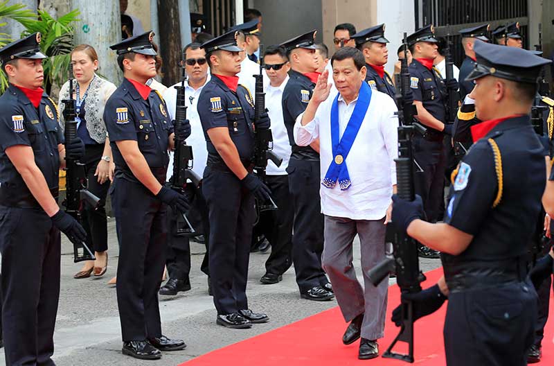2018-02-21T025429Z_1_LYNXNPEE1K05K_RTROPTP_4_PHILIPPINES-SMUGGLING-DUTERTE.JPG