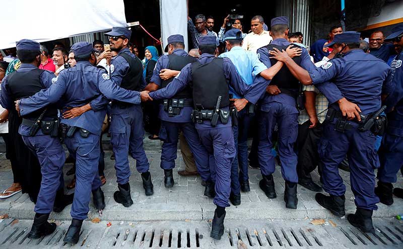 2018-02-21T163501Z_2_LYNXNPEE1K1M0_RTROPTP_4_MALDIVES-POLITICS.JPG