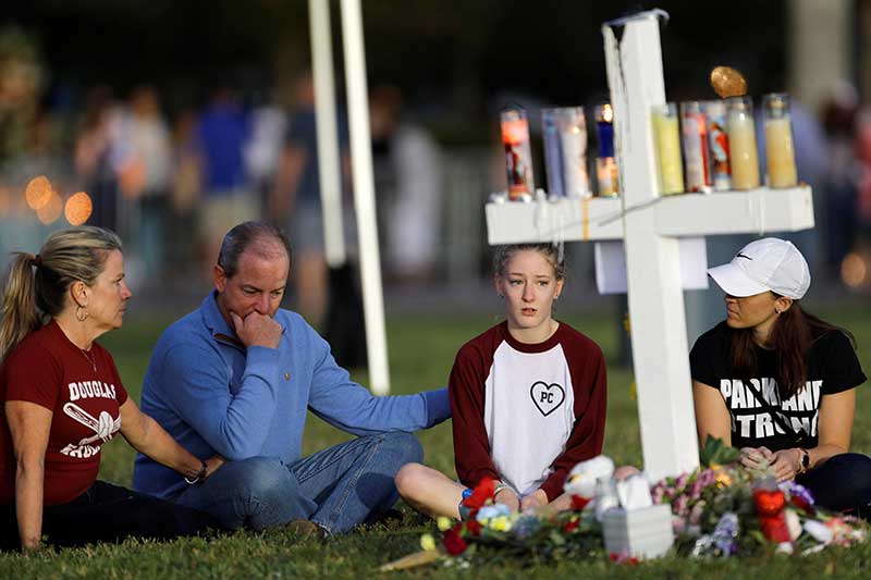 2018-02-22T230715Z_1_LYNXNPEE1L26B_RTROPTP_4_FLORIDA-SHOOTING.JPG