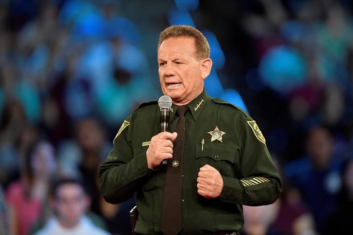 2018-02-25T174054Z_1_LYNXNPEE1O0QO_RTROPTP_3_FLORIDA-SHOOTING-DEPUTY.JPG