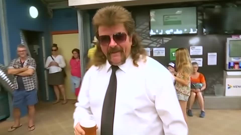2018-02-26T061723Z_1_LOP000JUCEWJ9_RTRMADP_BASEIMAGE-960X540_AUSTRALIA-FESTIVAL-MULLET-ROUGH-CUT.JPG