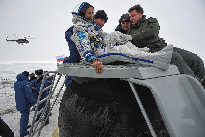 2018-02-28T043441Z_2_LYNXNPEE1R093_RTROPTP_4_SPACE-STATION-LANDING.JPG
