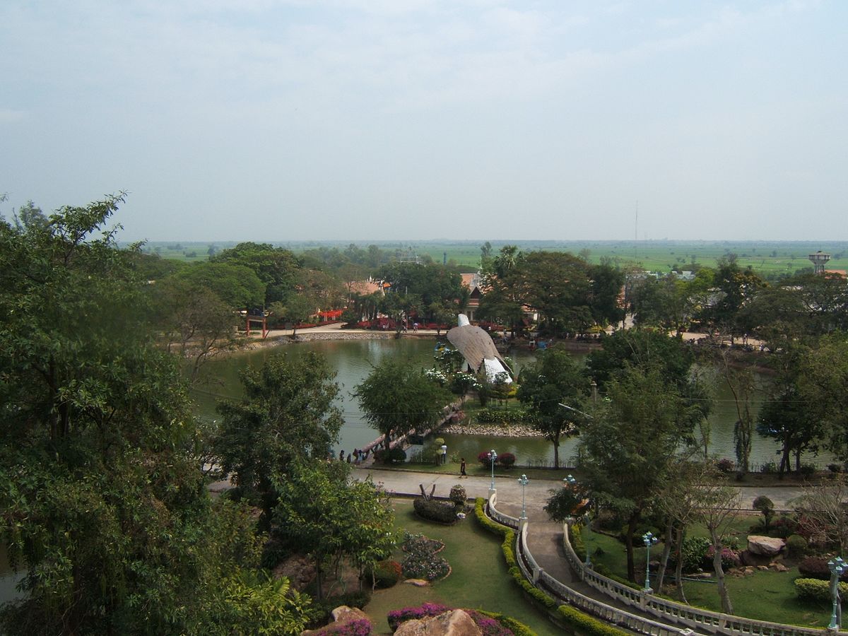 View_on_the_Bird_Park_of_Chainat.jpg