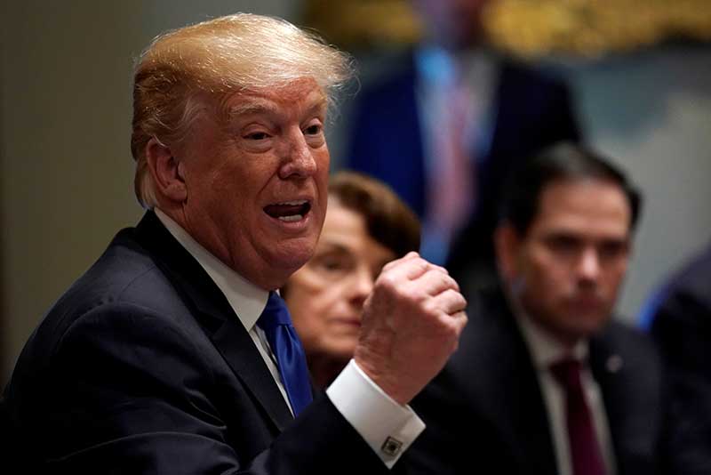 2018-02-28T232549Z_1_LYNXNPEE1R246_RTROPTP_4_USA-GUNS-TRUMP.JPG