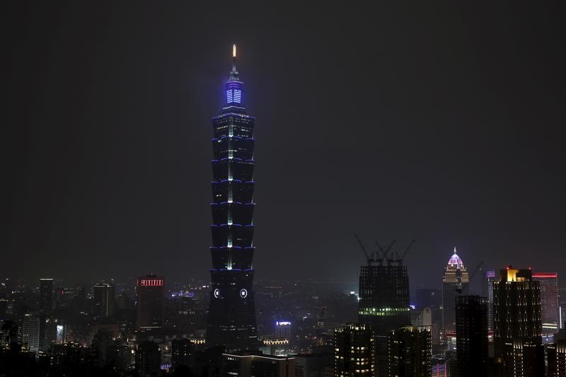 2018-03-01T012547Z_1_LYNXNPEE2026P_RTROPTP_3_EARTH-HOUR-TAIWAN.JPG