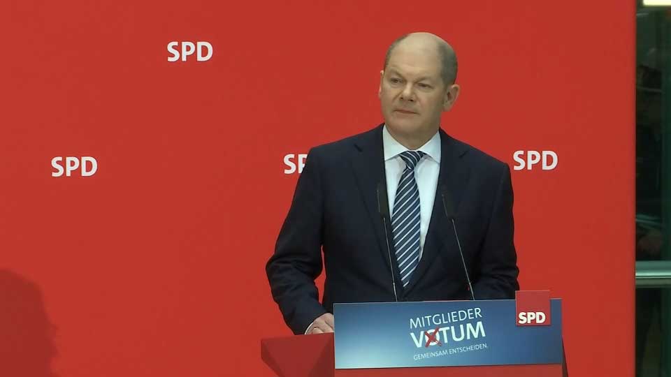 2018-03-04T115124Z_1_LOP000JV1DU0L_RTRMADP_BASEIMAGE-960X540_GERMANY-POLITICS-SPD.JPG