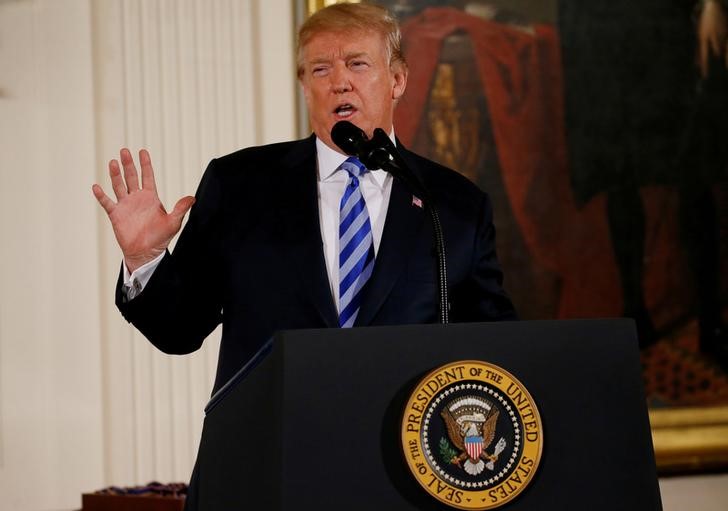2018-03-12T134020Z_1_LYNXNPEE2B0YF_RTROPTP_3_USA-GUNS-TRUMP.JPG