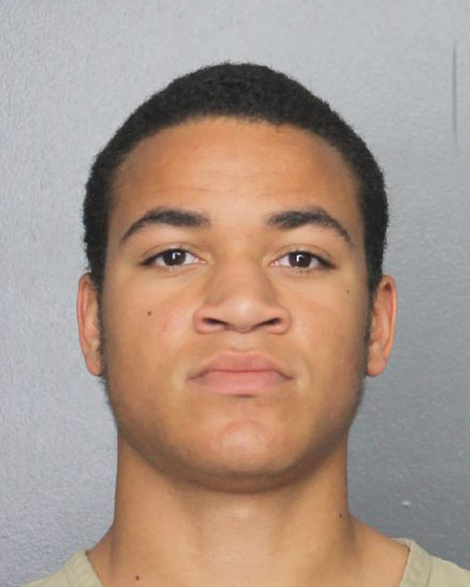 2018-03-20T010048Z_1_LYNXMPEE2J024_RTROPTP_4_FLORIDA-SHOOTING.JPG