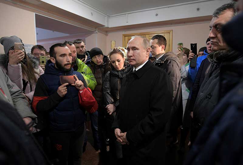 2018-03-27T181714Z_1_LYNXMPEE2Q1OR_RTROPTP_4_RUSSIA-FIRE-KEMEROVO-PUTIN.JPG