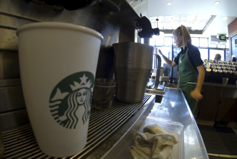 2018-03-29T224422Z_1_LYNXMPEE2S22F_RTROPTP_3_USA-STARBUCKS.JPG