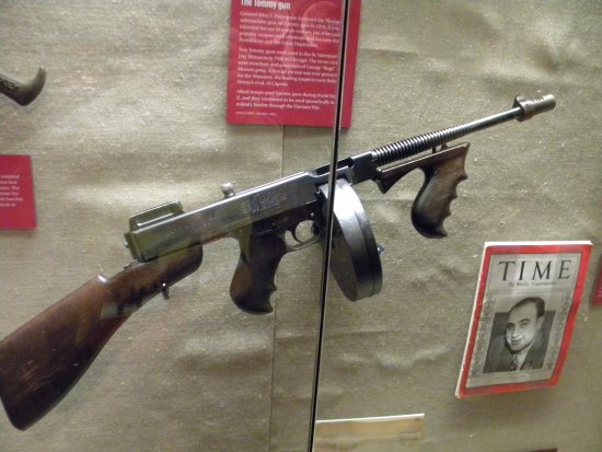tommy-gun.jpg.8f07e2f2e871a854cb2089a07e17fab8.jpg