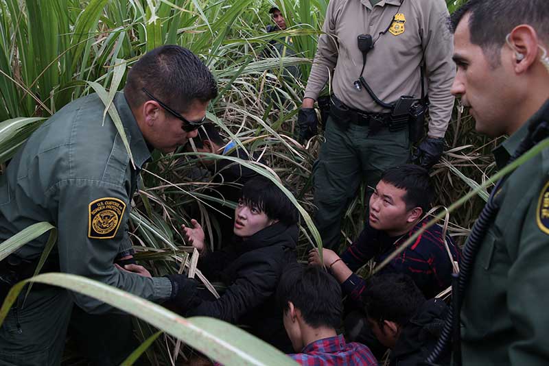 2018-04-04T174510Z_1_LYNXNPEE331NS_RTROPTP_4_USA-IMMIGRATION-BORDER.JPG