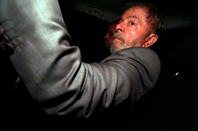 2018-04-05T212049Z_2_LYNXNPEE341EU_RTROPTP_4_BRAZIL-POLITICS-LULA.JPG