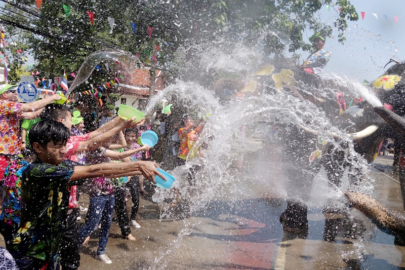 2018-04-11T081153Z_1_LYNXMPEE3A0KN_RTROPTP_4_THAILAND-FESTIVAL-WATER.JPG