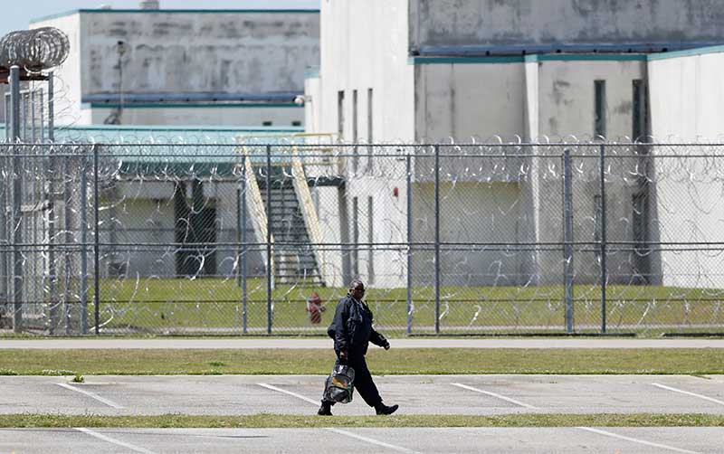 2018-04-16T170800Z_1_LYNXMPEE3F1BR_RTROPTP_4_SOUTH-CAROLINA-PRISON.JPG