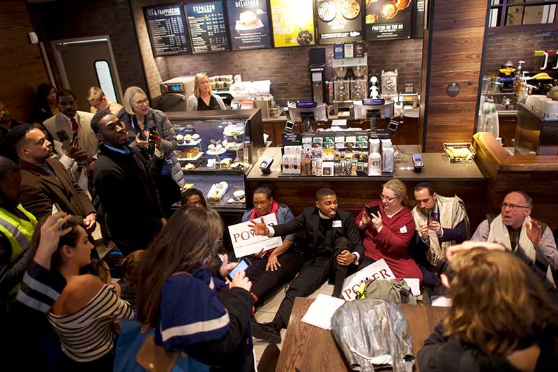 2018-04-16T234635Z_1_LYNXMPEE3F1U8_RTROPTP_4_PHILADELPHIA-STARBUCKS.JPG