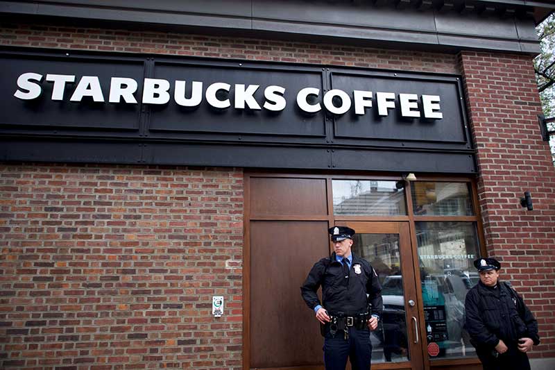 2018-04-18T011446Z_2_LYNXMPEE3G1MO_RTROPTP_4_PHILADELPHIA-STARBUCKS.JPG