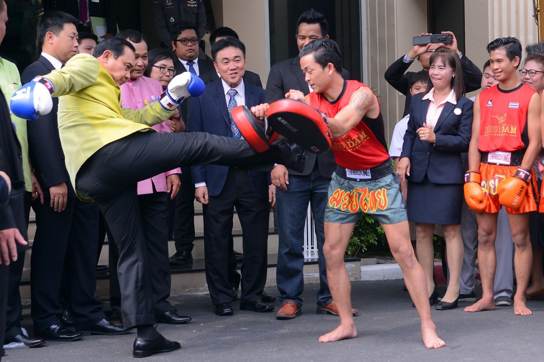 Prayuth fighting pollution.jpg