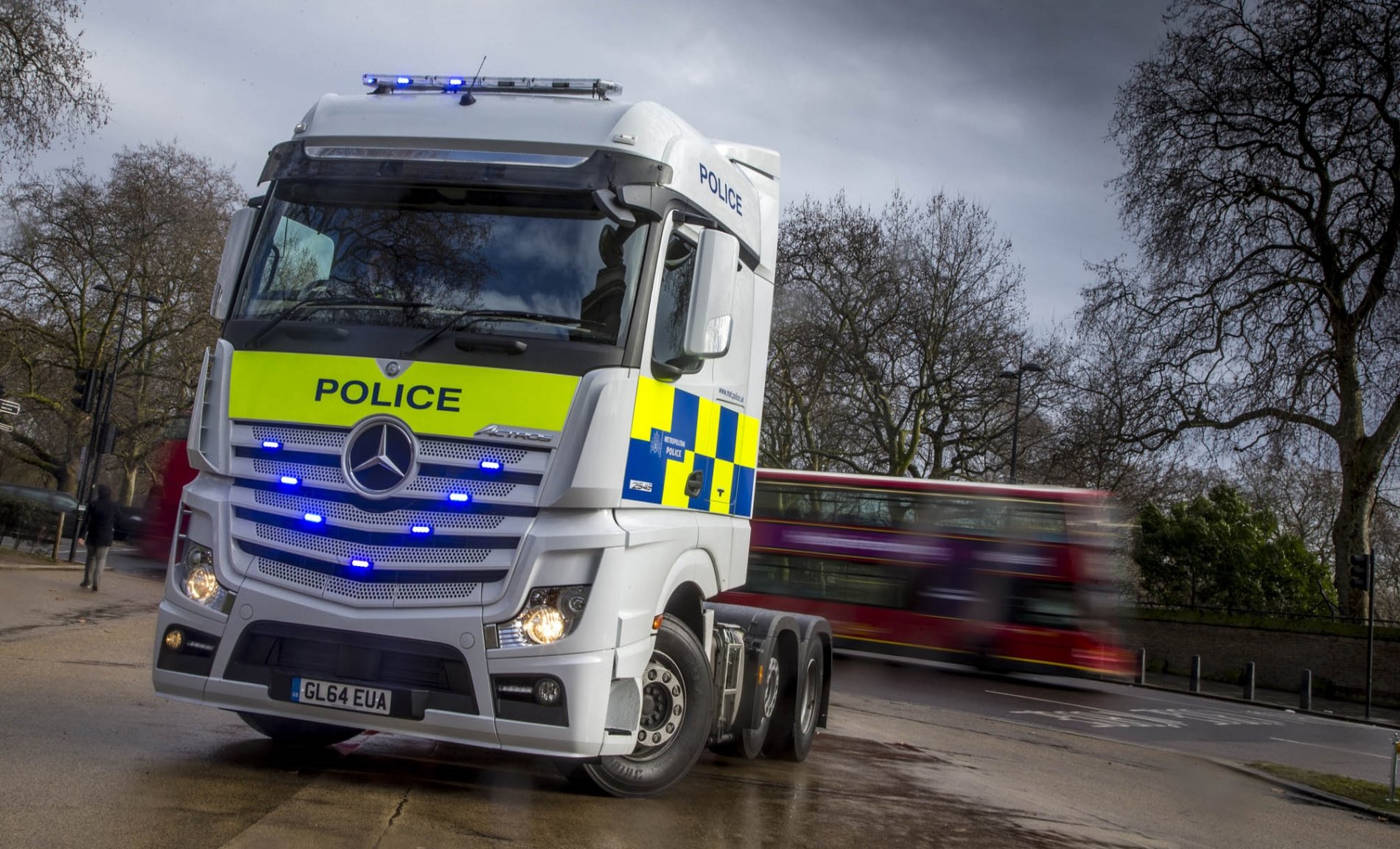 MB-Actros-Mercedes-Benz-Police-Truck.thumb.jpg.8822291fd447ef118d507cf229a4a4b8.jpg
