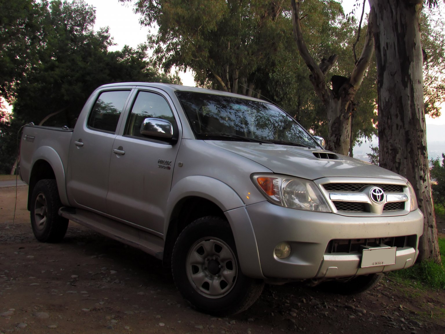 Toyota_Hilux_3.0_D-4D_Turbo_4x4_2007_(15033561108).thumb.jpg.00f4097110a2c60edfd62d3596830a1e.jpg