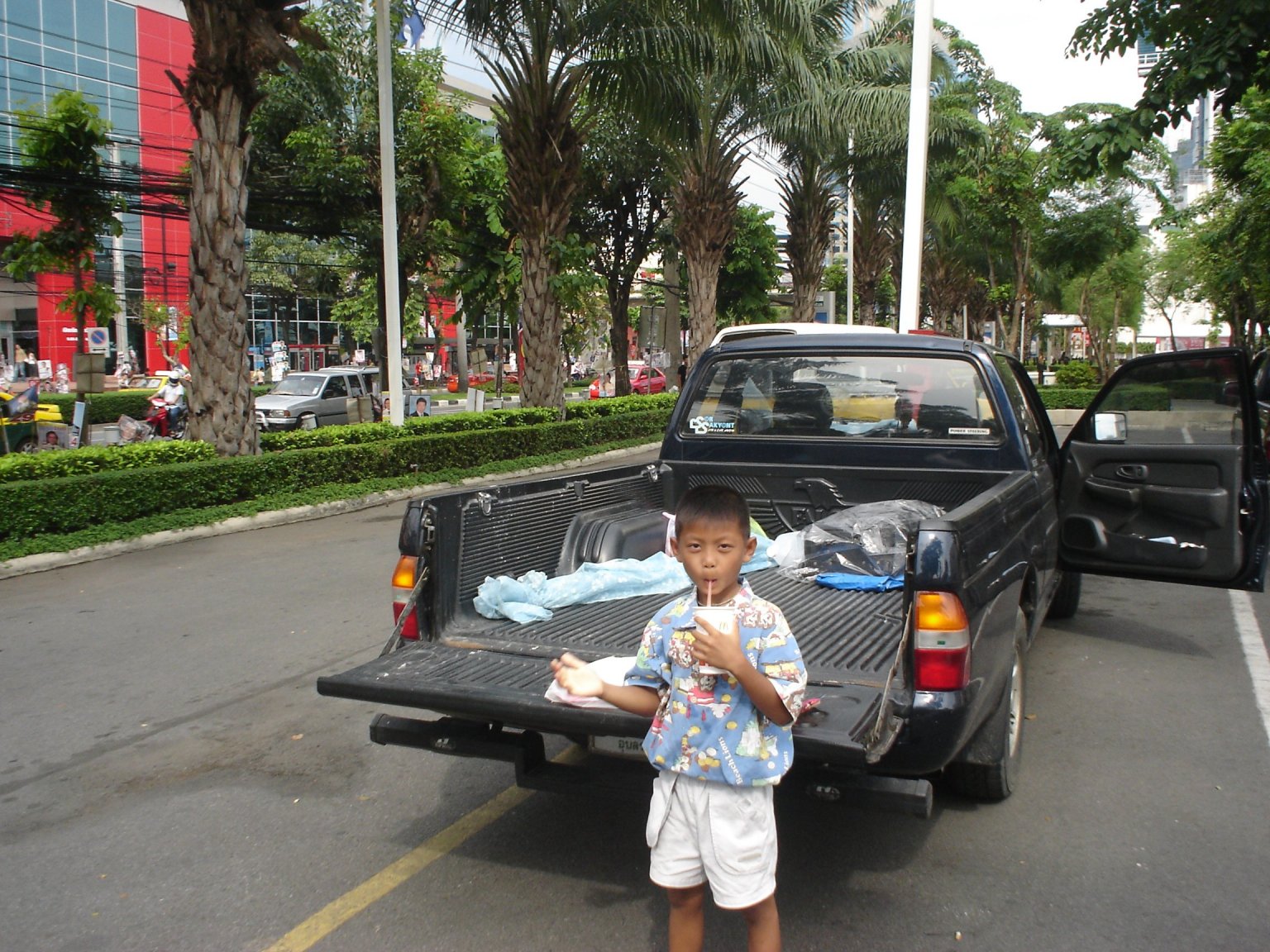 Rayong Bu  Songkran 2006 040.jpg