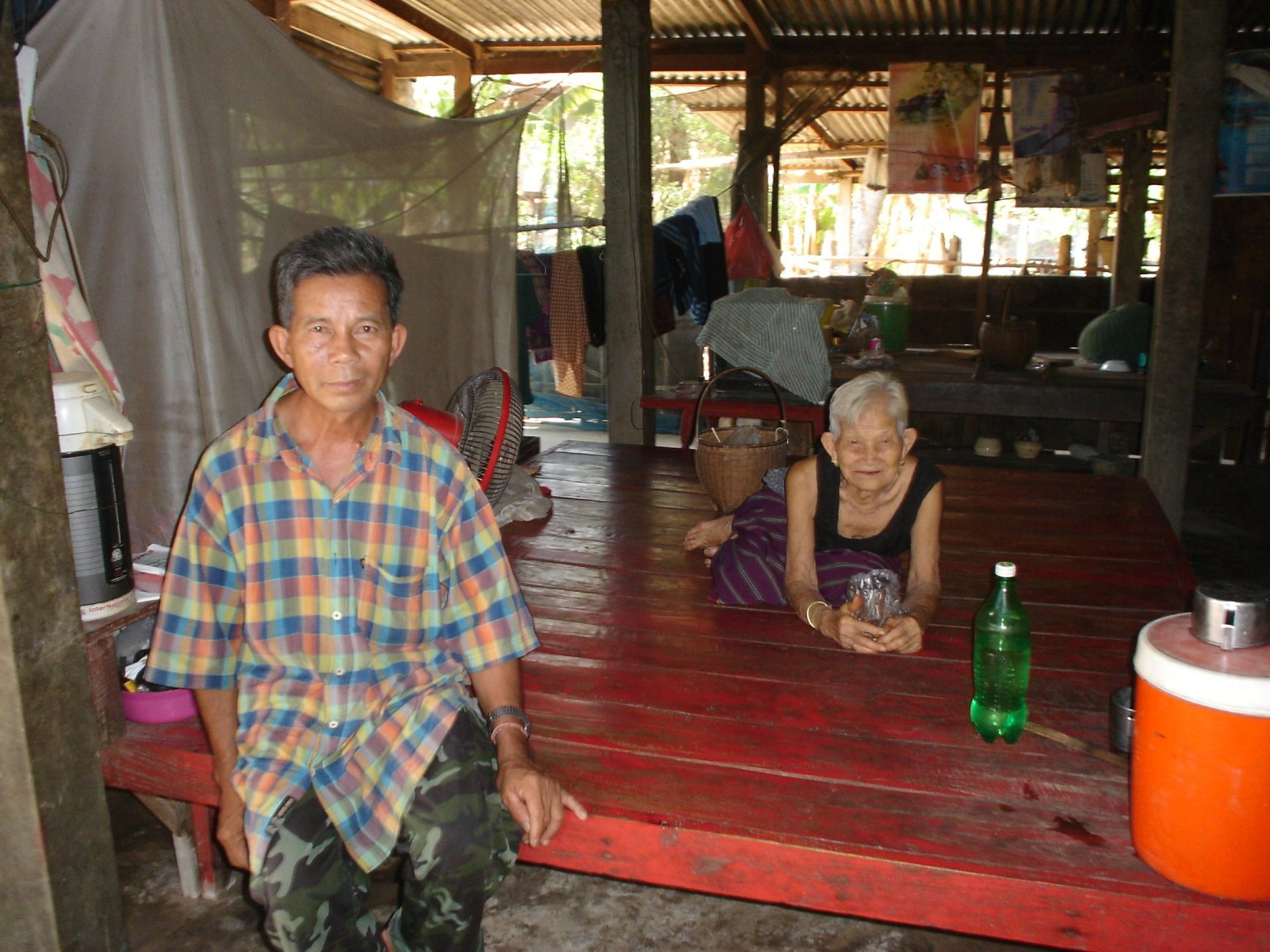 Rayong Bu  Songkran 2006 039.jpg