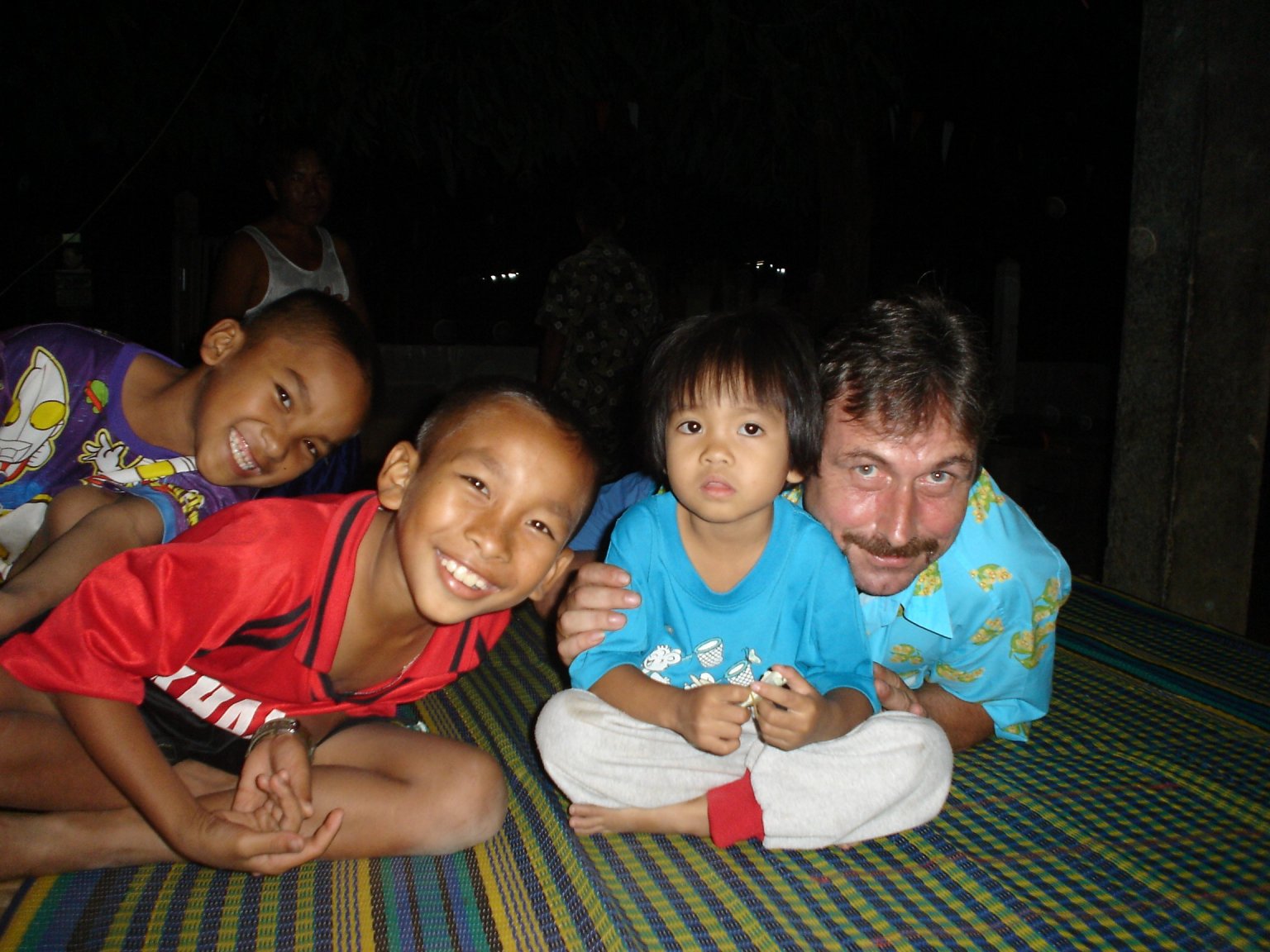 Rayong Bu  Songkran 2006 019.jpg