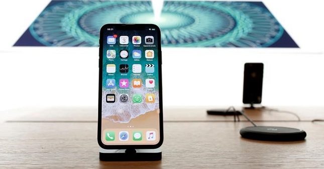 2017-12-28T202948Z_1_LYNXMPEDBR13W_RTROPTP_3_EU-APPLE-TAXATION-645x336.jpg