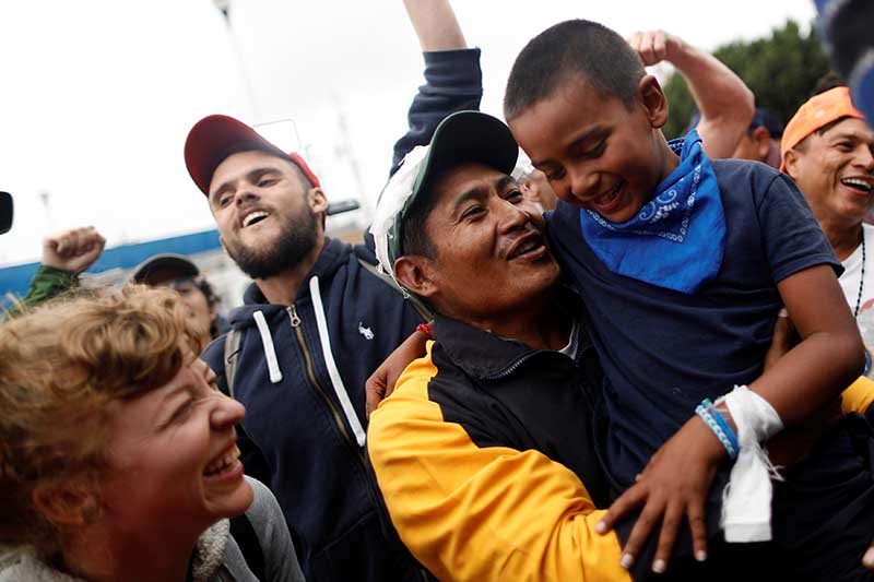 2018-05-01T031643Z_1_LYNXMPEE401K0_RTROPTP_4_USA-IMMIGRATION-CARAVAN.JPG