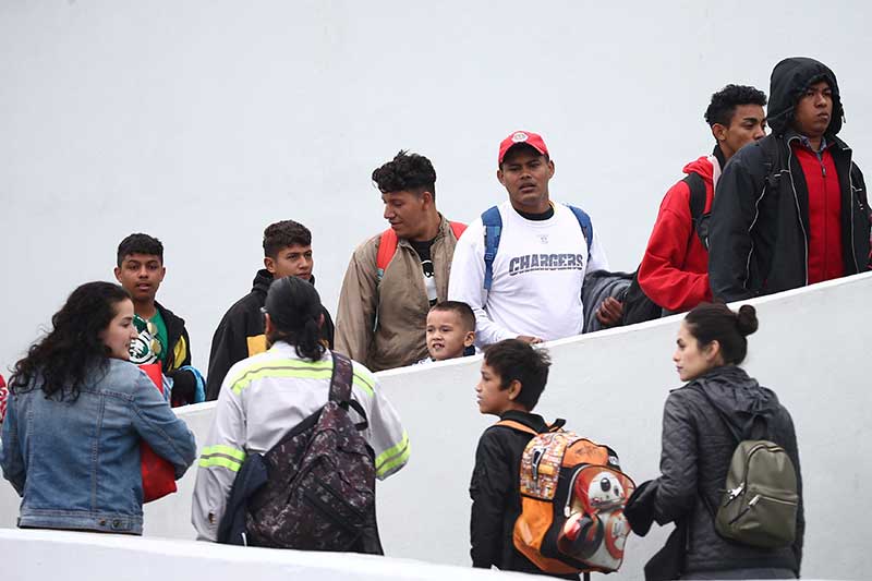 2018-05-02T230139Z_1_LYNXMPEE411WO_RTROPTP_4_USA-IMMIGRATION-CARAVAN.JPG