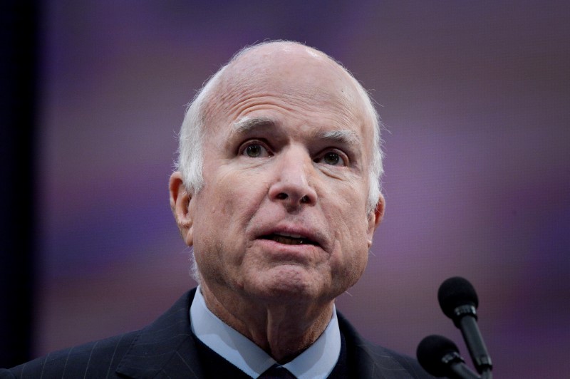2018-05-03T204032Z_1_LYNXMPEE421NH_RTROPTP_3_USA-JOHNMCCAIN.JPG